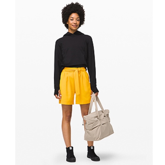 Lululemon Noir Short 5.5" Wrinkle-free Shorts - Picture 2 of 6